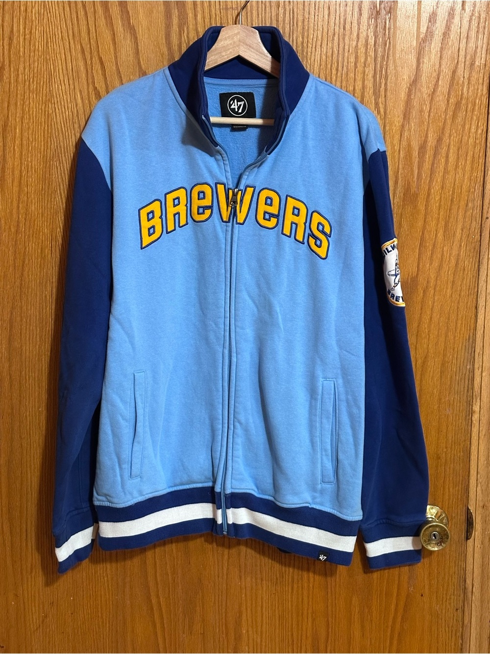 47 men’s large Milwaukee Brewers Light Blue & Navy Full-Zip Jacket